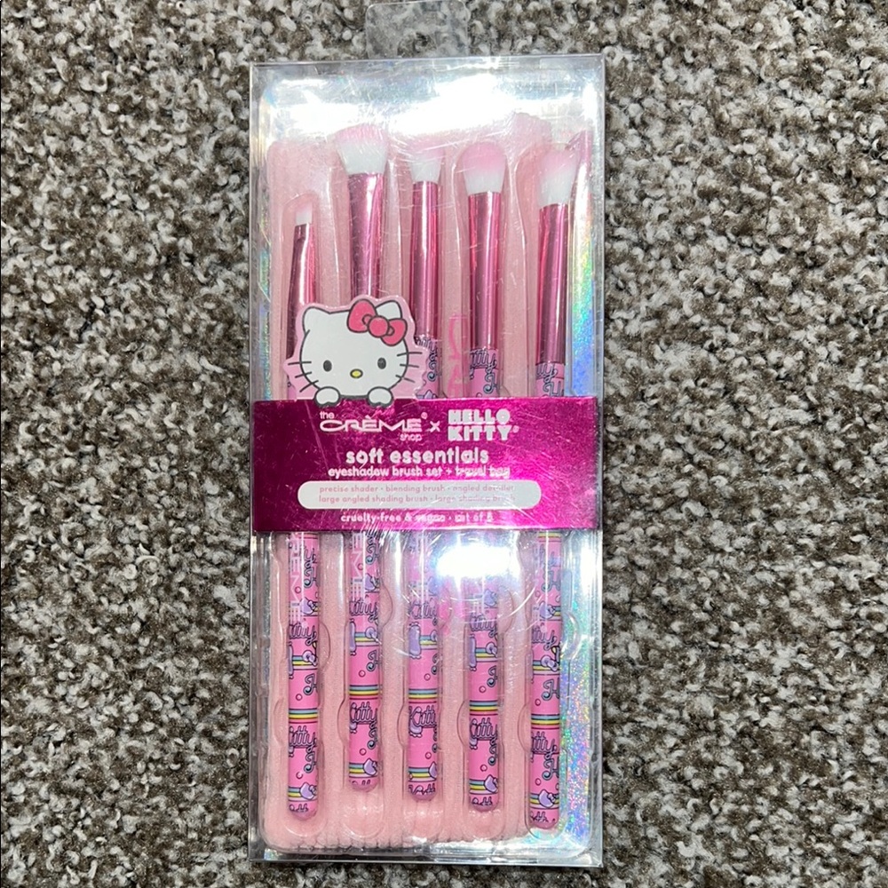 HELLO KITTY EYESHADOW BRUSH SET & TRAVEL CASE